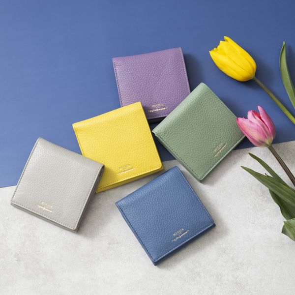 ★未使用　ANTEPRIMA 花モチーフ 二つ折り財布 牛革　ラインストーン クレイサス CLATHAS 折り財布 BOX型 ワッフル 185435 レディース財布